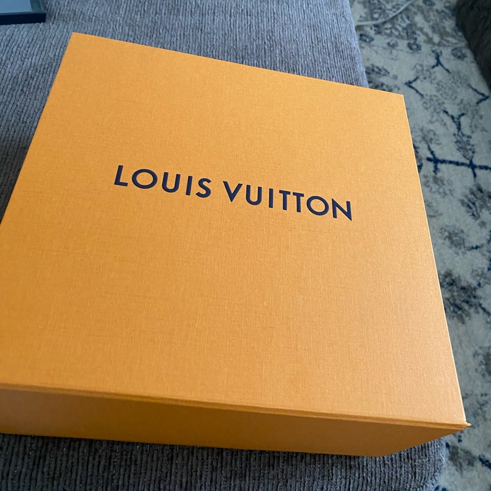 Louis Vuitton CrossBody Bag - Picture 2 of 3